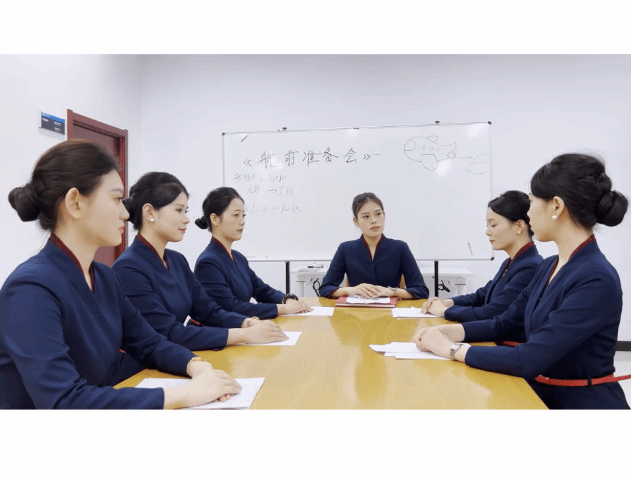 現(xiàn)代服務(wù)學(xué)院2022級(jí)空乘專業(yè)畢業(yè)設(shè)計(jì)優(yōu)秀作品展示（一） 航前準(zhǔn)備會(huì)網(wǎng)絡(luò)技術(shù)服務(wù)